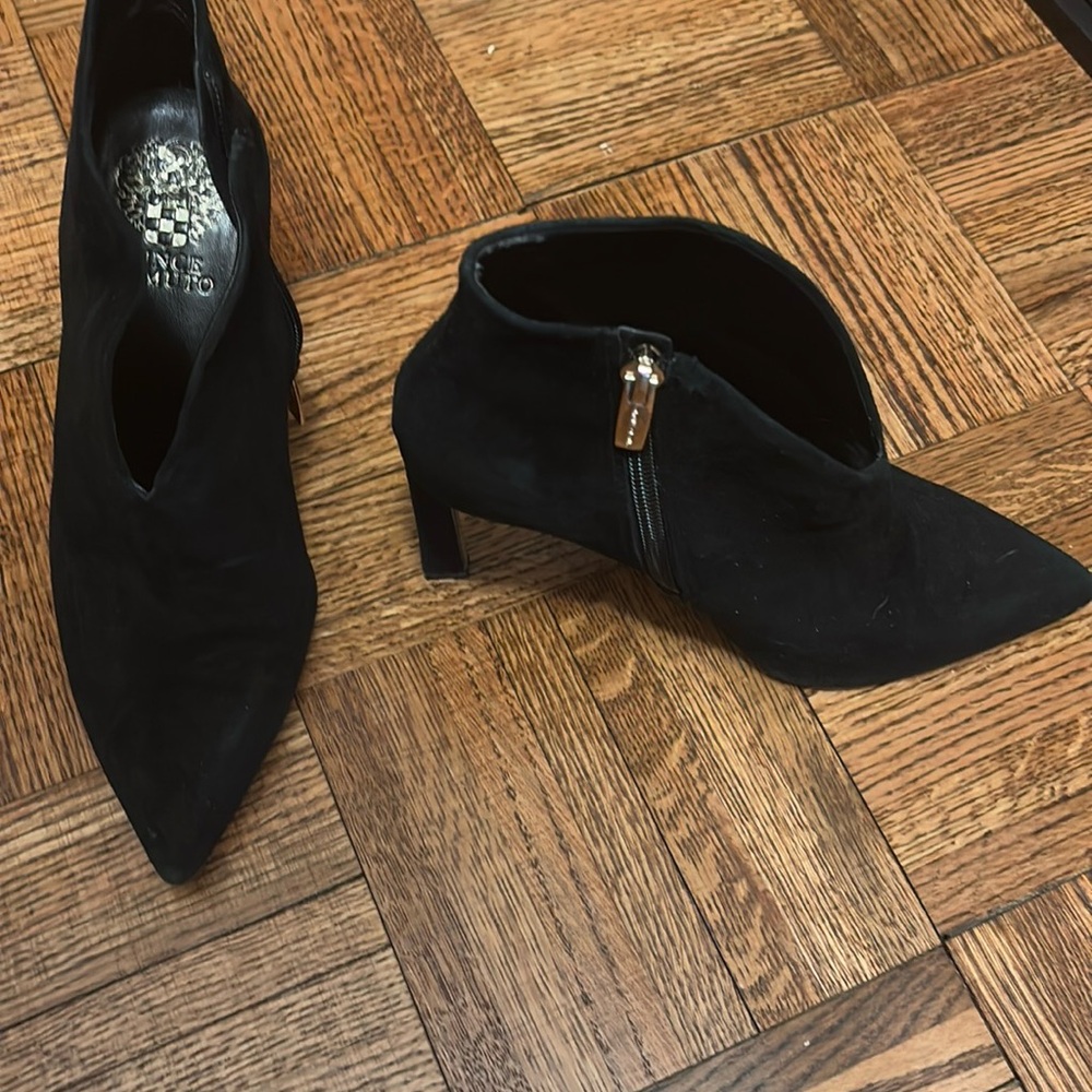 Vince Camuto booties, black suede size 6